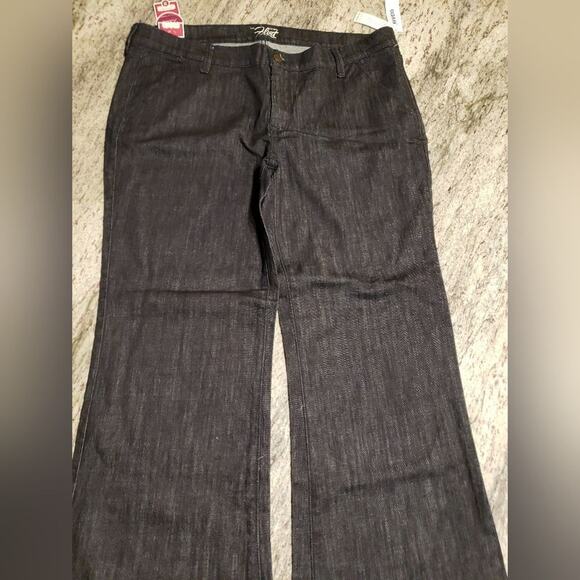 OLD Navy Flirt jeans 99% cotton 1%‎ spandex comfy and NWT. - Picture 1 of 8